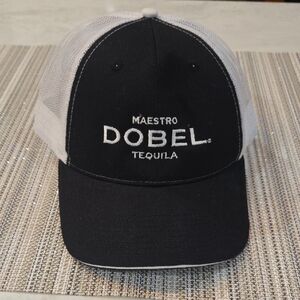 Maestro Dobel Black and White Cap